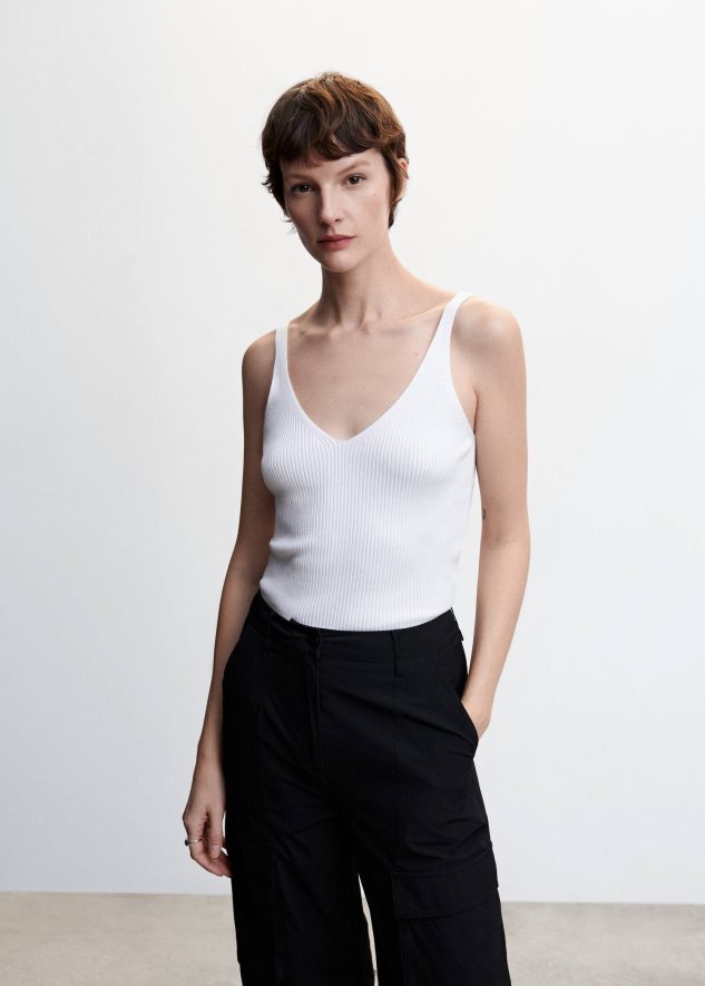 top tejido con cuello en V crudo Mango mujer ropa TJF0T744