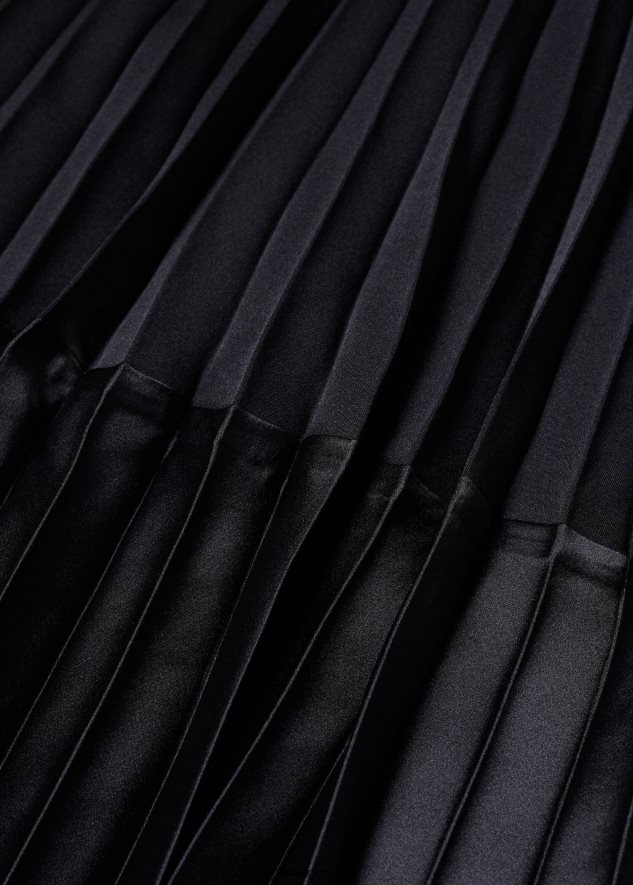 falda midi plisada con efecto satinado negro Mango mujer ropa TJF0T1982